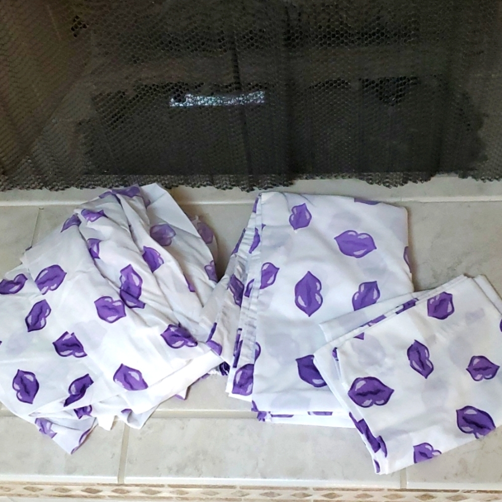 💜 Purple Lips Twin Sheets 💜
